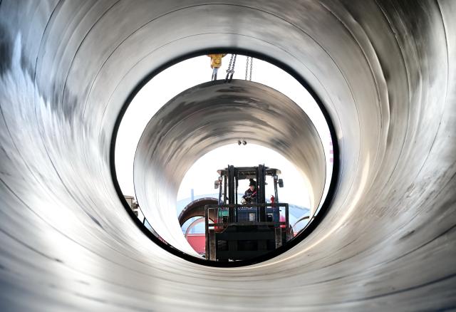 (251228) -- TANGSHAN, Dec. 28, 2025 (Xinhua) -- A staff member works at the workshop of an equipment manufacturing company in Fengnan District of Tangshan, north China's Hebei Province, Dec. 28, 2025. In recent years, Fengnan District of Tangshan has actively pursuing opportunities to develop new quality productive forces, boosting high-quality development. (Xinhua/Yang Shiyao)