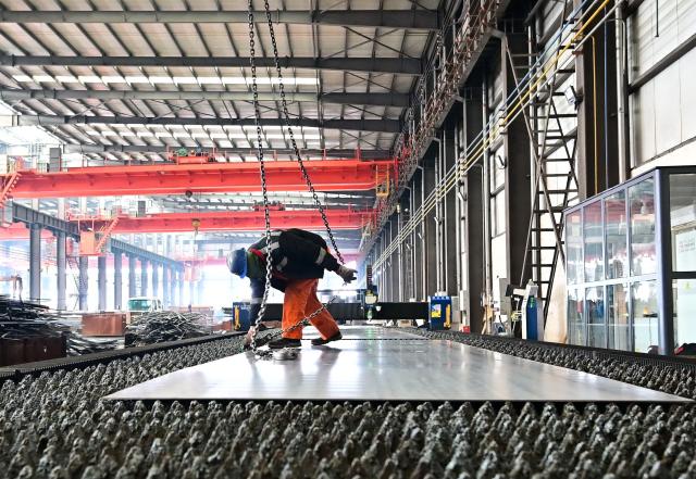 (251228) -- TANGSHAN, Dec. 28, 2025 (Xinhua) -- A staff member works at the workshop of an equipment manufacturing company in Fengnan District of Tangshan, north China's Hebei Province, Dec. 28, 2025. In recent years, Fengnan District of Tangshan has actively pursuing opportunities to develop new quality productive forces, boosting high-quality development. (Xinhua/Yang Shiyao)