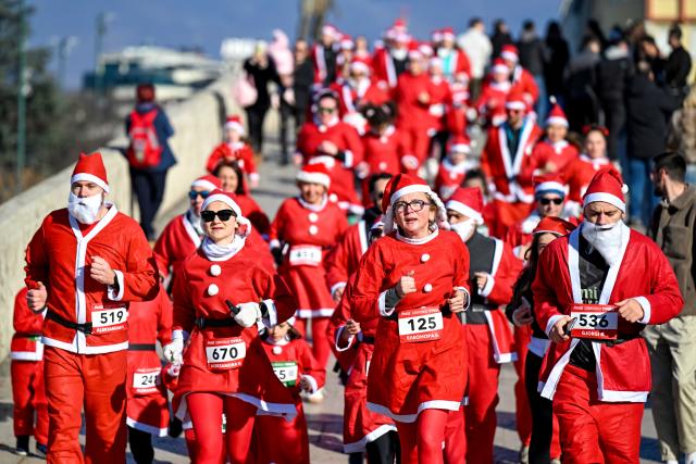 (251228) -- SKOPJE, Dec. 28, 2025 (Xinhua) -- People dressed as Santa Claus participate in the traditional Santa race in Skopje, North Macedonia, Dec. 28, 2025. (Photo by Tomislav Georgiev/Xinhua)