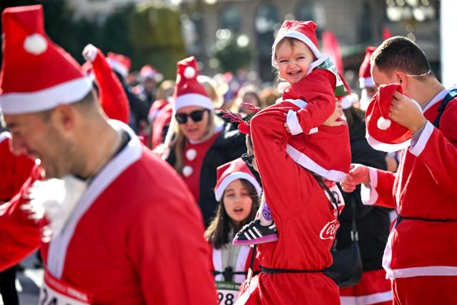 (251228) -- SKOPJE, Dec. 28, 2025 (Xinhua) -- People dressed as Santa Claus participate in the traditional Santa race in Skopje, North Macedonia, Dec. 28, 2025. (Photo by Tomislav Georgiev/Xinhua)