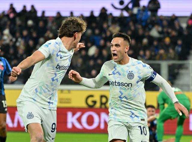 (251229) -- BERGAMO, Dec. 29, 2025 (Xinhua) -- Inter Milan's Lautaro Martinez (R) celebrates his goal with his teammate Pio Esposito during a Serie A football match between Atalanta and Inter Milan in Bergamo, Italy, Dec. 28, 2025. (Photo by Alberto Lingria/Xinhua)