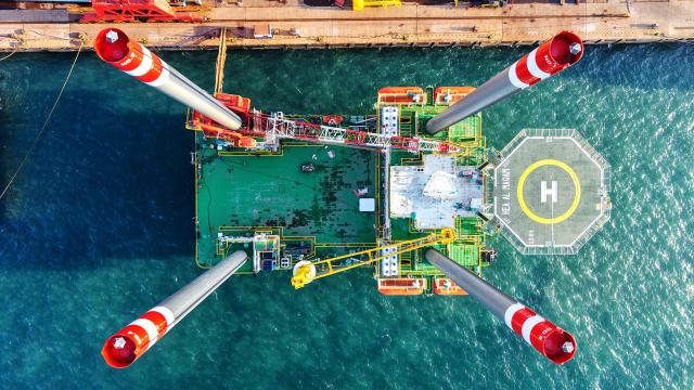 (251229) -- BEIJING, Dec. 29, 2025 (Xinhua) -- An aerial drone photo taken on Dec. 24, 2025 shows an offshore work platform under construction at the Haixi Bay Shipbuilding and Marine Engineering Industrial Base in Qingdao, east China's Shandong Province. In recent years, Shandong has been committed to building a high-end industrial cluster integrating shipbuilding and marine engineering equipment in Shandong Peninsula, embarking on a high-quality development path driven by the marine economy. (Photo by Yu Fangping/Xinhua)