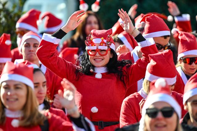 (251229) -- BEIJING, Dec. 29, 2025 (Xinhua) -- People dressed as Santa Claus participate in the traditional Santa race in Skopje, North Macedonia, Dec. 28, 2025. (Photo by Tomislav Georgiev/Xinhua)
