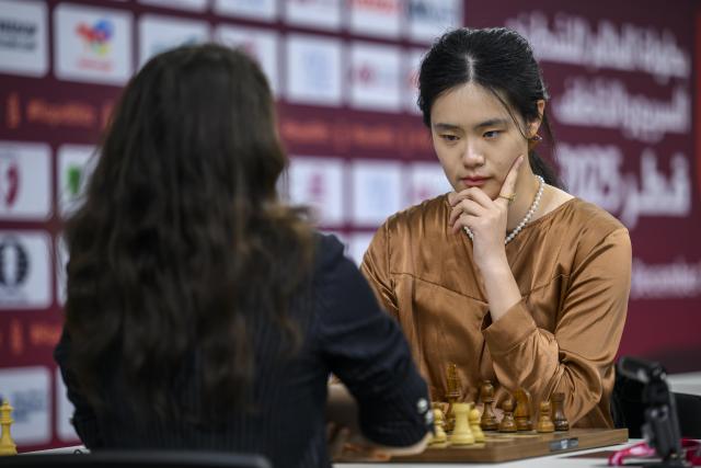 (251229) -- DOHA, Dec. 29, 2025 (Xinhua) -- Zhu Jiner (R) of China competes against Aleksandra Goryachkina of Russia during the women's rapid tiebreaker round at the FIDE World Rapid & Blitz Championships 2025 in Doha, Qatar, Dec. 28, 2025. (Photo by Nikku/Xinhua)