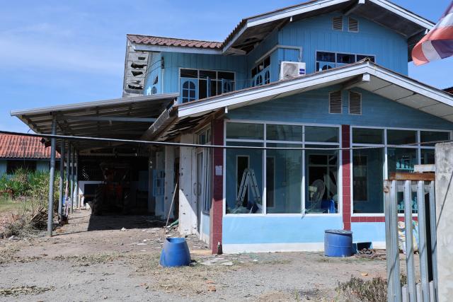 (251229) -- SA KAEW PROVINCE, Dec. 29, 2025 (Xinhua) -- This photo taken on Dec. 29, 2025 shows a damaged house in Sa Kaew province near the Thailand-Cambodia border in Thailand. Thailand and Cambodia signed a joint statement on Saturday to agree on a ceasefire from 12:00 p.m. local time.
The statement was inked by Thai Defense Minister Natthapon Nakpanich and Cambodian Deputy Prime Minister and Defense Minister Tea Seiha during the third Special General Border Committee (GBC) meeting, which was held on the Thai side of the border in Chanthaburi province. (Xinhua/Sun Weitong)