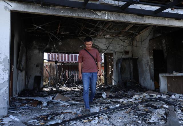 (251229) -- SA KAEW PROVINCE, Dec. 29, 2025 (Xinhua) -- A man inspects a damaged house in Sa Kaew province near the Thailand-Cambodia border in Thailand, Dec. 28, 2025. Thailand and Cambodia signed a joint statement on Saturday to agree on a ceasefire from 12:00 p.m. local time.
The statement was inked by Thai Defense Minister Natthapon Nakpanich and Cambodian Deputy Prime Minister and Defense Minister Tea Seiha during the third Special General Border Committee (GBC) meeting, which was held on the Thai side of the border in Chanthaburi province. (Xinhua/Sun Weitong)