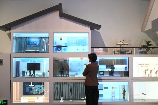 (251229) -- BEIJING, Dec. 29, 2025 (Xinhua) -- This photo taken on Dec. 29, 2025 shows a model of smart home kit at the exhibition "Forging the Path to National Strength: China's Manufacturing Achievements under the 14th Five-Year Plan" at the National Museum of China in Beijing, capital of China. With more than 300 pieces (sets) exhibits, the exhibition kicked off here on Monday, showcasing China's manufacturing achievements under the 14th Five-Year Plan. (Xinhua/Jin Liangkuai)