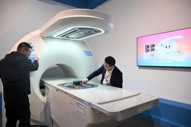 (251229) -- BEIJING, Dec. 29, 2025 (Xinhua) -- This photo taken on Dec. 29, 2025 shows a cancer treatment system at the exhibition "Forging the Path to National Strength: China's Manufacturing Achievements under the 14th Five-Year Plan" at the National Museum of China in Beijing, capital of China. With more than 300 pieces (sets) exhibits, the exhibition kicked off here on Monday, showcasing China's manufacturing achievements under the 14th Five-Year Plan. (Xinhua/Jin Liangkuai)