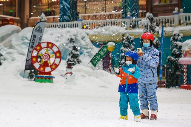 (251229) -- HUZHOU, Dec. 29, 2025 (Xinhua) -- Tourists have fun at the ice and snow world of the Taihu Lake Longemont Paradise in Changxing County of Huzhou City, east China's Zhejiang Province, Dec. 29, 2025. Skiing and a variety of other winter sports have become a popular seasonal pastime for a growing number of people in Zhejiang Province. The province boasts many ice and snow resorts, both indoor and outdoor, providing ample choices for enthusiasts. Notable examples include the Wansongling Ski Resort in Hangzhou, Qiaobo Ice and Snow World in Shaoxing, Taihu Lake Longemont Paradise in Huzhou, SkyLand ski resort in Anji, and Pan'an ski Resort in Jinhua. Moreover, such facilities are increasingly taking root across the province.
   According to a ski industry white paper, the 2024-2025 winter sports season saw a national participation of 26.05 million skiers. Zhejiang ranked sixth nationwide with 1.29 million participants, leading all southern Chinese provinces in skier numbers. (Xinhua/Jiang Han)