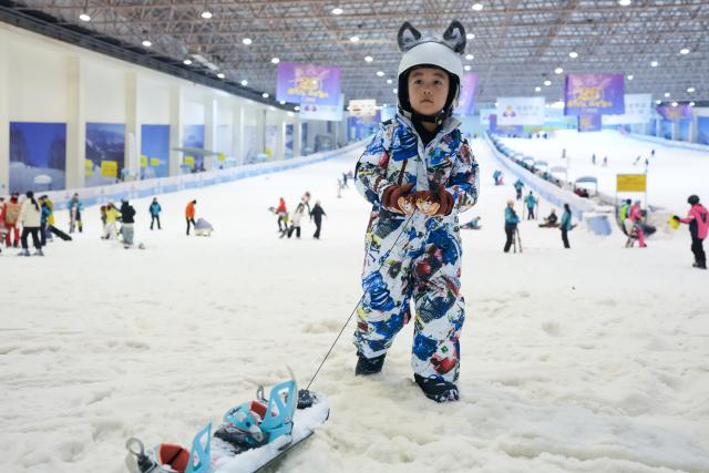 (251229) -- SHAOXING, Dec. 29, 2025 (Xinhua) -- A child plays at the Qiaobo Ice and Snow World in Shaoxing City, east China's Zhejiang Province, Dec. 24, 2025. Skiing and a variety of other winter sports have become a popular seasonal pastime for a growing number of people in Zhejiang Province. The province boasts many ice and snow resorts, both indoor and outdoor, providing ample choices for enthusiasts. Notable examples include the Wansongling Ski Resort in Hangzhou, Qiaobo Ice and Snow World in Shaoxing, Taihu Lake Longemont Paradise in Huzhou, SkyLand ski resort in Anji, and Pan'an ski Resort in Jinhua. Moreover, such facilities are increasingly taking root across the province.
   According to a ski industry white paper, the 2024-2025 winter sports season saw a national participation of 26.05 million skiers. Zhejiang ranked sixth nationwide with 1.29 million participants, leading all southern Chinese provinces in skier numbers. (Xinhua/Weng Xinyang)