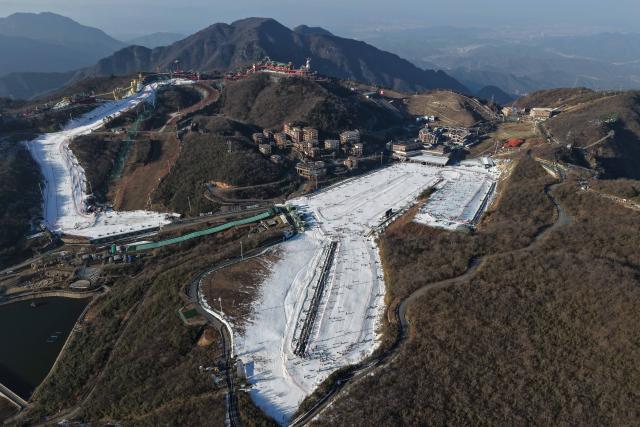 (251229) -- HUZHOU, Dec. 29, 2025 (Xinhua) -- An aerial drone photo taken on Dec. 28, 2025 shows a view of the SkyLand ski resort in Anji County of Huzhou City, east China's Zhejiang Province. Skiing and a variety of other winter sports have become a popular seasonal pastime for a growing number of people in Zhejiang Province. The province boasts many ice and snow resorts, both indoor and outdoor, providing ample choices for enthusiasts. Notable examples include the Wansongling Ski Resort in Hangzhou, Qiaobo Ice and Snow World in Shaoxing, Taihu Lake Longemont Paradise in Huzhou, SkyLand ski resort in Anji, and Pan'an ski Resort in Jinhua. Moreover, such facilities are increasingly taking root across the province.
   According to a ski industry white paper, the 2024-2025 winter sports season saw a national participation of 26.05 million skiers. Zhejiang ranked sixth nationwide with 1.29 million participants, leading all southern Chinese provinces in skier numbers. (Xinhua/Huang Zongzhi)