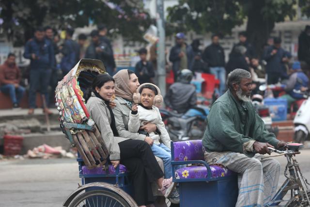 (251229) -- DHAKA, Dec. 29, 2025 (Xinhua) -- Girls wearing winter clothes ride on a rickshaw on a cold winter day in Dhaka, Bangladesh, Dec. 29, 2025. (Photo by Habibur Rahman/Xinhua)