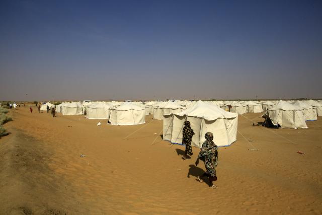 (251229) -- AL-DABBAH, Dec. 29, 2025 (Xinhua) -- Photo taken on Nov. 13, 2025 shows tents at Al-Affad displacement camp in Al-Dabbah city, northern Sudan. TO GO WITH: "Roundup: Sudan's 2025 -- a year of shifting fronts, deepening crises" (Photo by Mohamed Khidir/Xinhua)