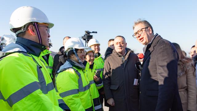 (251230) -- GOLUBAC, Dec. 30, 2025 (Xinhua) -- Serbian President Aleksandar Vucic (1st R, front) speaks with Chinese workers while inspecting construction of the Chinese-built Danube Corridor fast road in Golubac, Serbia, Dec. 29, 2025. Vucic said the road would significantly improve connectivity along the Danube and support economic development in eastern Serbia, expressing satisfaction with the quality of construction and confidence in the Chinese builders.
   TO GO WITH "Serbian president inspects Chinese-built Danube Corridor" (Photo by Wang Wei/Xinhua)