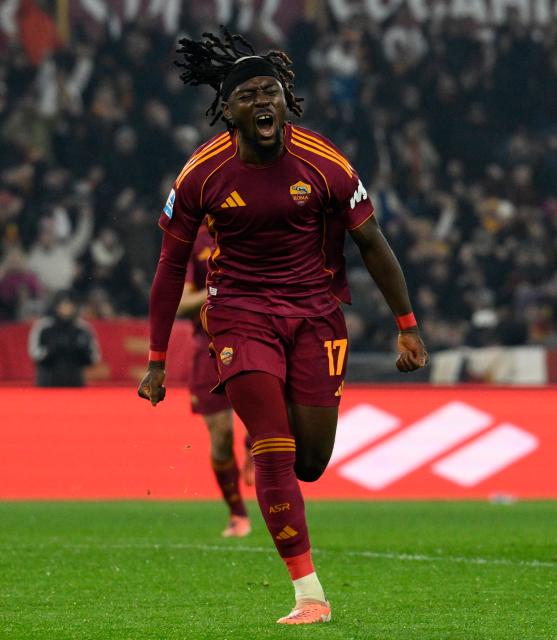 (251230) -- ROME, Dec. 30, 2025 (Xinhua) -- Roma's Manu Kone celebrates his goal during a Serie A football match between Roma and Genoa in Rome, Italy, Dec. 29, 2025. (Photo by Alberto Lingria/Xinhua)