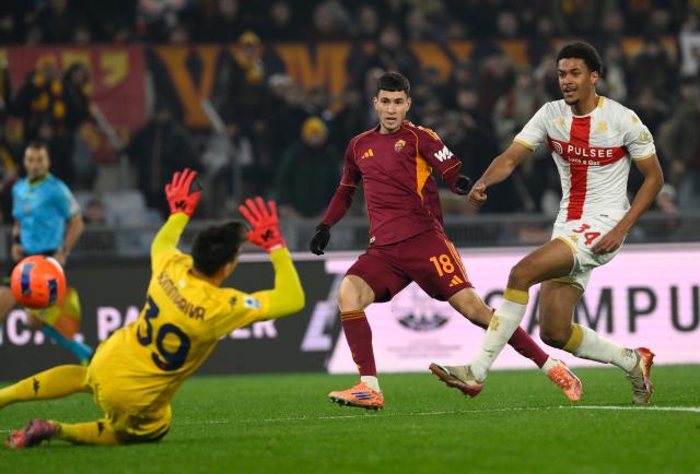 (251230) -- ROME, Dec. 30, 2025 (Xinhua) -- Roma's Matias Soule (C) scores during a Serie A football match between Roma and Genoa in Rome, Italy, Dec. 29, 2025. (Photo by Alberto Lingria/Xinhua)