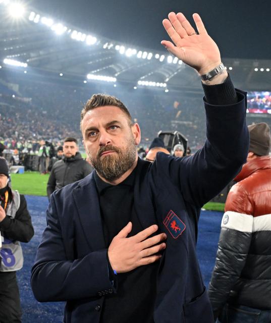 (251230) -- ROME, Dec. 30, 2025 (Xinhua) -- Genoa's head coach Daniele De Rossi reacts after a Serie A football match between Roma and Genoa in Rome, Italy, Dec. 29, 2025. (Photo by Alberto Lingria/Xinhua)