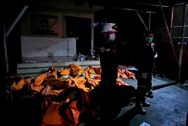 (251230) -- MANADO, Dec. 30, 2025 (Xinhua) -- This photo taken with a mobile phone shows policemen collecting data beside the bodies of victims killed in a nursing home fire, in Manado, the capital of North Sulawesi province, Indonesia, Dec. 28, 2025.
  Indonesian police are conducting identification procedures for 16 people killed in a fire that broke out at a nursing home in Manado, the capital of North Sulawesi province, local authorities said on Monday. (Manado Police Station/Handout via Xinhua)