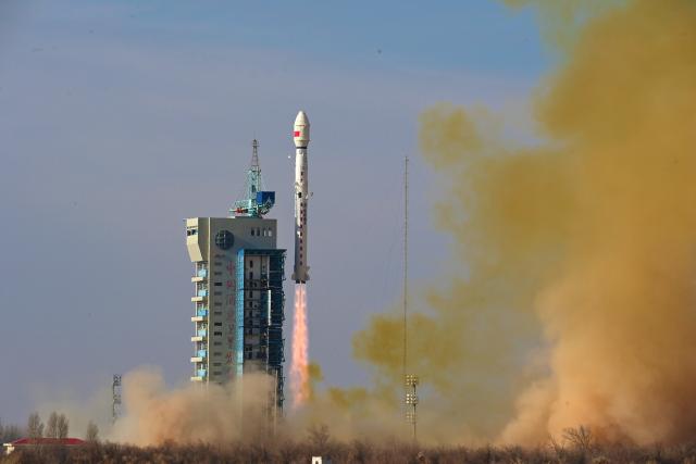 (251230) -- JIUQUAN, Dec. 30, 2025 (Xinhua) -- A Long March-4B rocket carrying the Tianhui-7 satellite blasts off from the Jiuquan Satellite Launch Center in northwest China, Dec. 30, 2025. The satellite, launched at 12:12 p.m. (Beijing time), has entered the preset orbit successfully, according to the center. It will be primarily used for tasks such as geographic mapping, land resource surveys, and scientific research. (Photo by Wang Jiangbo/Xinhua)