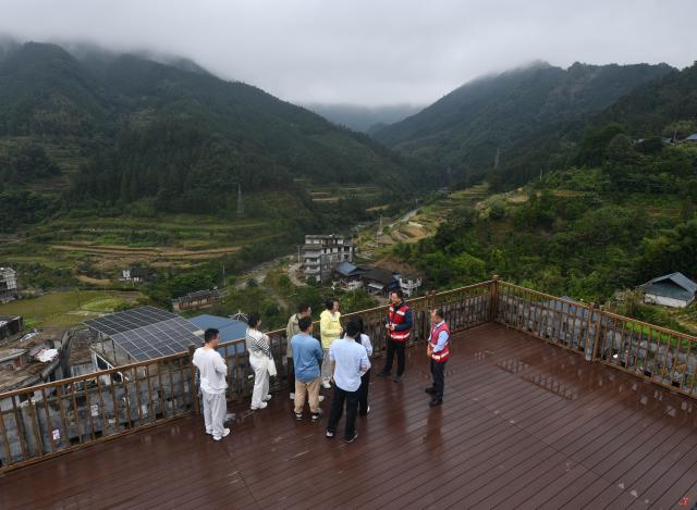 (251230) -- NANNING, Dec. 30, 2025 (Xinhua) -- Wang Peng (2nd R), first Party secretary of Zhongping Village, briefs tourists on the village development plan, in Xiangfen Township of Rongshui Miao Autonomous County, south China's Guangxi Zhuang Autonomous Region, Nov. 6, 2025.
  Recent years saw local authorities in Guangxi boosting the development of tourism in the rural areas through a variety of cultural initiatives. (Xinhua/Huang Xiaobang)