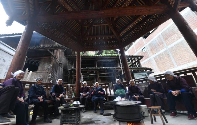 (251230) -- NANNING, Dec. 30, 2025 (Xinhua) -- Senior villagers chat at Gaoding Village of Dudong Town in Sanjiang Dong Autonomous County, south China's Guangxi Zhuang Autonomous Region, Nov. 5, 2025.
  Recent years saw local authorities in Guangxi boosting the development of tourism in the rural areas through a variety of cultural initiatives. (Xinhua/Huang Xiaobang)
