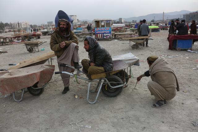 (251230) --  KABUL, Dec. 30, 2025 (Xinhua) -- Unemployed people wait for employers in Kabul, Afghanistan, Dec. 29, 2025. TO GO WITH "Feature: Workforce finds hope amid rising hardships in Kabul, Afghanistan" (Photo by Saifurahman Safi/Xinhua)