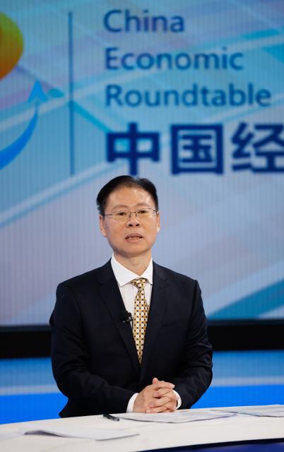 (251230) -- BEIJING, Dec. 30, 2025 (Xinhua) -- Liu Rihong, an official from the Research Office of the State Council, speaks at the recording site of the latest episode of the China Economic Roundtable, an all-media talk show hosted by Xinhua News Agency. (Xinhua/Jin Liwang)