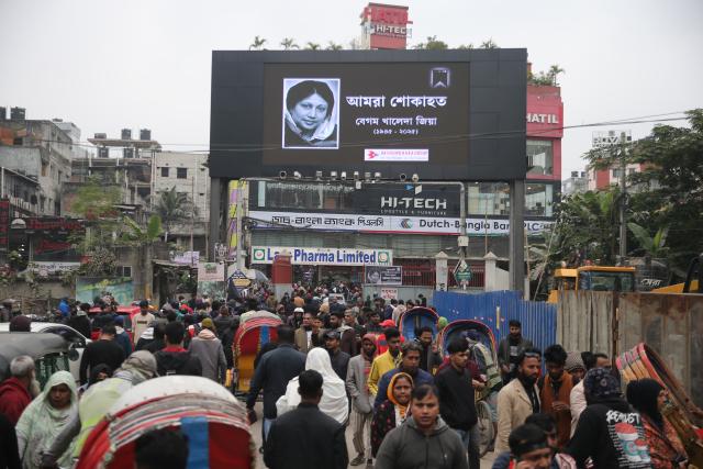 (251230) -- DHAKA, Dec. 30, 2025 (Xinhua) -- A billboard featuring the portrait of Bangladesh's former Prime Minister Khaleda Zia is pictured outside the Evercare hospital in Dhaka, Bangladesh, Dec. 30, 2025. Khaleda Zia, also chairperson of the Bangladesh Nationalist Party, passed away due to illness at the age of 80 in the capital Dhaka at around 6:00 a.m. local time Tuesday, her party said in a social media post.
   The Bangladeshi interim government has declared three days of state mourning from Wednesday to Friday following the death of Zia. (Photo by Habibur Rahman/Xinhua)
