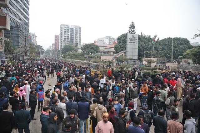 (251230) -- DHAKA, Dec. 30, 2025 (Xinhua) -- People mourn Bangladesh's former Prime Minister Khaleda Zia outside the Evercare hospital in Dhaka, Bangladeshi, Dec, 30, 2025. Khaleda Zia, also chairperson of the Bangladesh Nationalist Party, passed away due to illness at the age of 80 in the capital Dhaka at around 6:00 a.m. local time Tuesday, her party said in a social media post.
   The Bangladeshi interim government has declared three days of state mourning from Wednesday to Friday following the death of Zia. (Photo by Habibur Rahman/Xinhua)