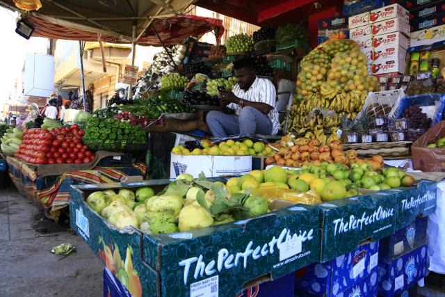(251230) -- OMDURMAN, Dec. 30, 2025 (Xinhua) -- Photo taken on Dec. 30, 2025, shows a fruit vendor in his stall in the city of Omdurman, north of the Sudanese capital Khartoum. (Photo by Mohamed Khidir/Xinhua)