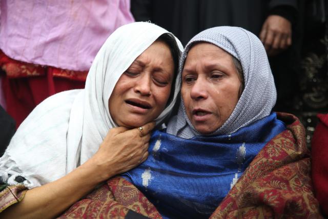 (251231) -- BEIJING, Dec. 31, 2025 (Xinhua) -- People mourn Bangladesh's former Prime Minister Khaleda Zia outside the Evercare hospital in Dhaka, Bangladeshi, Dec, 30, 2025. Khaleda Zia, also chairperson of the Bangladesh Nationalist Party, passed away due to illness at the age of 80 in the capital Dhaka at around 6:00 a.m. local time Tuesday, her party said in a social media post. (Photo by Habibur Rahman/Xinhua)
