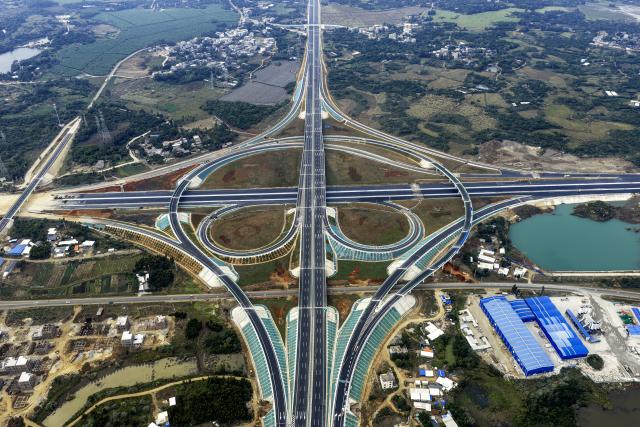 (251231) -- HAIKOU, Dec. 31, 2025 (Xinhua) -- An aerial drone photo taken on Dec. 30, 2025 shows an expressway linking Dongcheng Town of Danzhou City and the Yangpu Port in south China's Hainan Province.
  The 35.338-km-long expressway, the first two-way eight-lane expressway in Hainan Province, was officially opened to traffic on Tuesday. (Photo by Jiang Jurong/Xinhua)