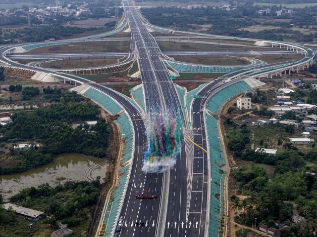 (251231) -- HAIKOU, Dec. 31, 2025 (Xinhua) -- An aerial drone photo taken on Dec. 30, 2025 shows an expressway linking Dongcheng Town of Danzhou City and the Yangpu Port in south China's Hainan Province.
  The 35.338-km-long expressway, the first two-way eight-lane expressway in Hainan Province, was officially opened to traffic on Tuesday. (Photo by Jiang Jurong/Xinhua)
