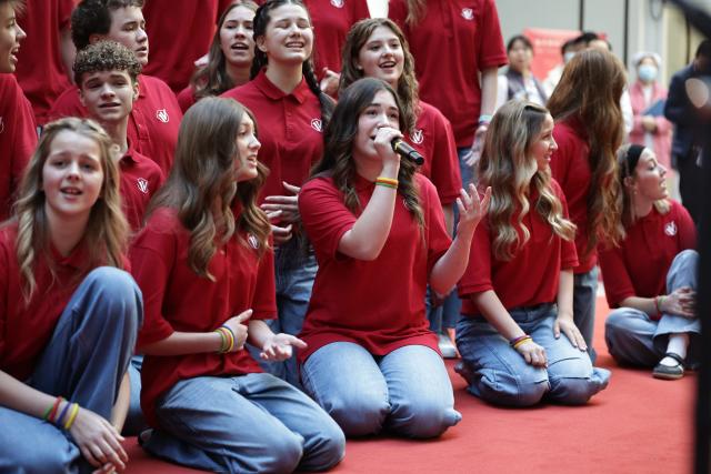 (251231) -- BEIJING, Dec. 31, 2025 (Xinhua) -- One Voice Children's Choir from the United States performs at the Peking Union Medical College Hospital (PUMCH) in Beijing, capital of China, Dec. 31, 2025. Fifty-six young performers from One Voice Children's Choir along with invited musicians gave a performance at the hospital on Wednesday. (Xinhua/Zhang Yuwei)