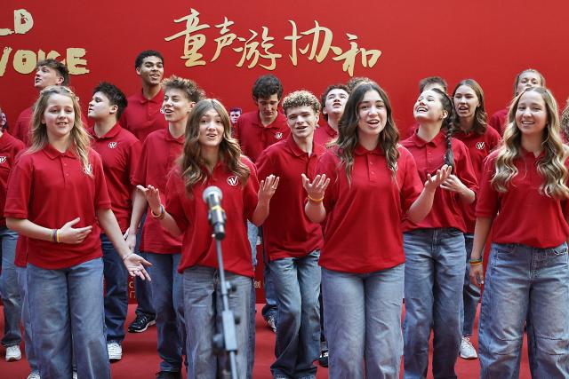 (251231) -- BEIJING, Dec. 31, 2025 (Xinhua) -- One Voice Children's Choir from the United States performs at the Peking Union Medical College Hospital (PUMCH) in Beijing, capital of China, Dec. 31, 2025. Fifty-six young performers from One Voice Children's Choir along with invited musicians gave a performance at the hospital on Wednesday. (Xinhua/Zhang Yuwei)