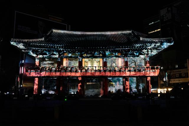 (260101) -- SEOUL, Jan. 1, 2026 (Xinhua) -- A New Year countdown event is held in Seoul, South Korea, Jan. 1, 2026. (Photo by Jun Hyosang/Xinhua)