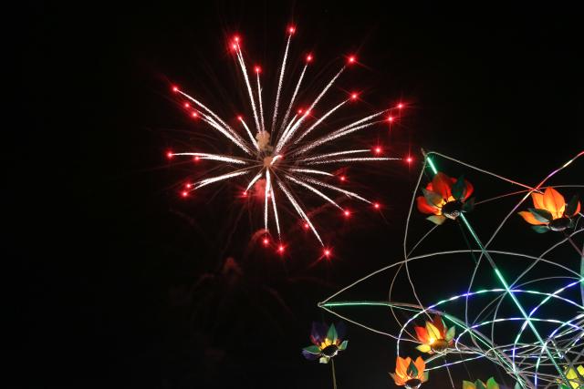 (260101) -- YANGON, Jan. 1, 2026 (Xinhua) -- Fireworks explode to celebrate the New Year in Yangon, Myanmar,  Jan. 1, 2026. (Xinhua/Myo Kyaw Soe)