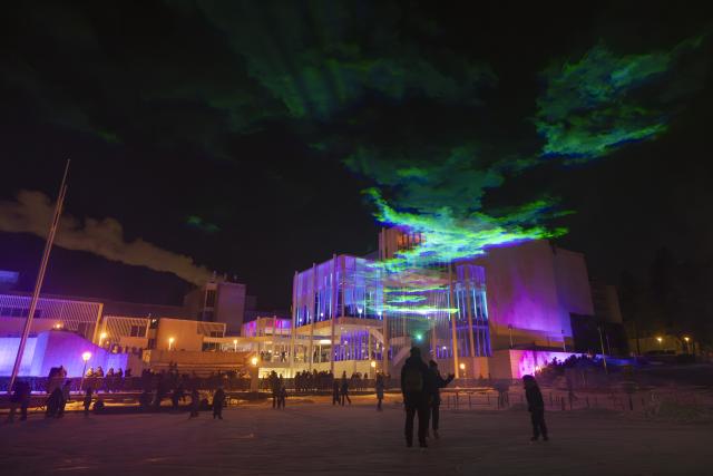 (260101) -- ESPOO, Jan. 1, 2026 (Xinhua) -- Photo shows a New Year's Eve light show in Espoo, a city in southern Finland, Dec. 31, 2025. (Photo by Matti Matikainen/Xinhua)