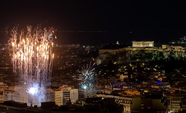 (260101) -- ATHENS, Jan. 1, 2026 (Xinhua) -- Fireworks light up the sky around the Acropolis hill during New Year's day celebrations in Athens, Greece, on Jan. 1, 2026. (Xinhua/Marios Lolos)
