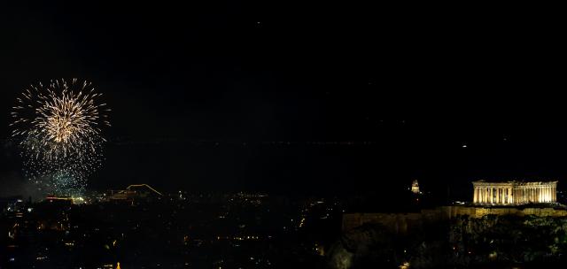 (260101) -- ATHENS, Jan. 1, 2026 (Xinhua) -- Fireworks light up the sky around the Acropolis hill during New Year's day celebrations in Athens, Greece, on Jan. 1, 2026. (Xinhua/Marios Lolos)