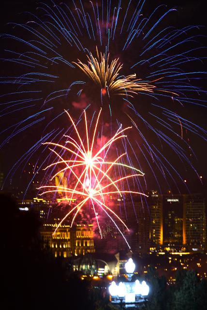 (260101) -- BAKU, Jan. 1, 2026 (Xinhua) -- Colorful fireworks light up the sky to celebrate the New Year in Baku, Azerbaijan, Jan. 1, 2026. (Xinhua/Chen Junfeng)