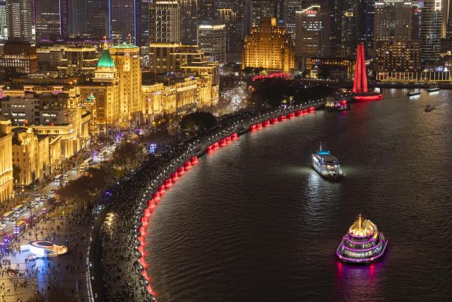 (260101) -- SHANGHAI, Jan. 1, 2026 (Xinhua) -- An aerial drone photo shows the illuminated Bund area in celebration of the New Year in east China's Shanghai, Dec. 31, 2025. (Xinhua/Wang Xiang)