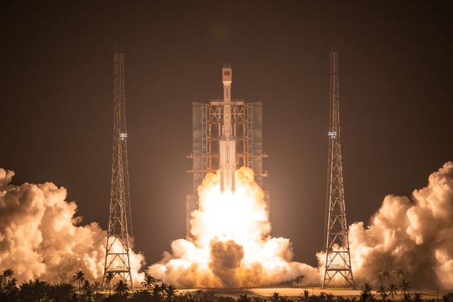 (260101) -- BEIJING, Jan. 1, 2026 (Xinhua) -- A Long March-7A carrier rocket carrying the Shijian-29A and Shijian-29B satellites blasts off from the Wenchang Space Launch Site in south China's Hainan Province, Dec. 31, 2025.
  Launched at 6:40 a.m. (Beijing Time), the satellites have entered the preset orbit successfully. (Photo by Du Xinxin/Xinhua)