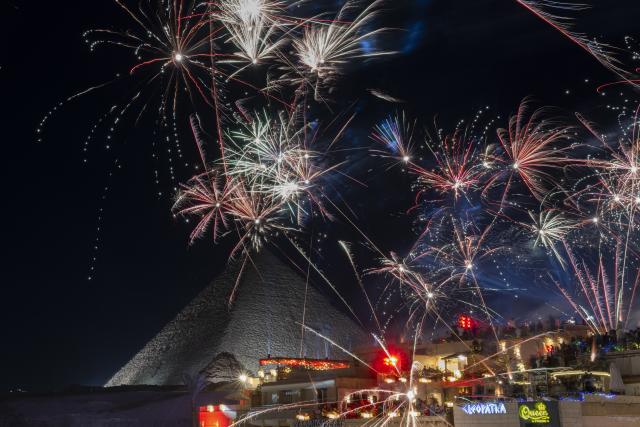 (260101) -- GIZA, Jan. 1, 2026 (Xinhua) -- Fireworks explode near the Giza Pyramids in celebration of the New Year in Giza, Egypt, Jan. 1, 2026. (Xinhua/Xin Mengchen)