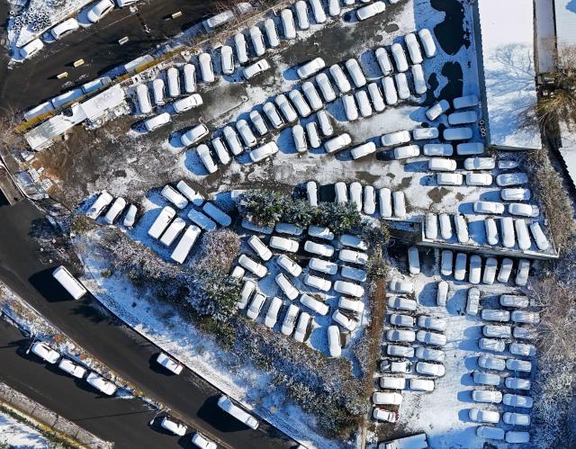 (260101) -- ISTANBUL, Jan. 1, 2026 (Xinhua) -- An aerial drone photo taken on Jan. 1, 2026 shows the view after a snowfall in Istanbul, Türkiye. (Xinhua/Liu Lei)