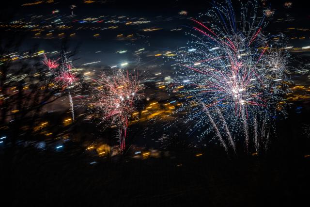 (260101) -- ZAGREB, Jan. 1, 2026 (Xinhua) -- This photo shows the New Year's fireworks above Zagreb, Croatia, on Jan. 1, 2026. (Emica Elvedji/PIXSELL via Xinhua)