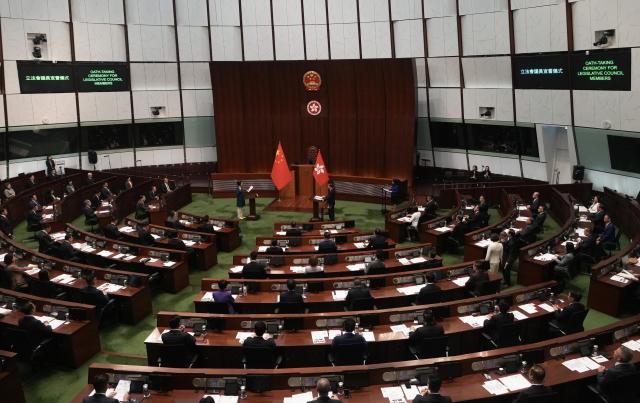 (260101) -- HONG KONG, Jan. 1, 2026 (Xinhua) -- This photo taken on Jan. 1, 2026 shows the oath-taking ceremony for members of the eighth-term Legislative Council (LegCo) of China's Hong Kong Special Administrative Region (HKSAR) in Hong Kong, south China. The ceremony was held on Thursday, marking the official start of their four-year term.
   The ceremony started at 11:00 a.m. local time, with HKSAR Chief Executive John Lee as the oath administrator. (Xinhua/Lui Siu Wai)