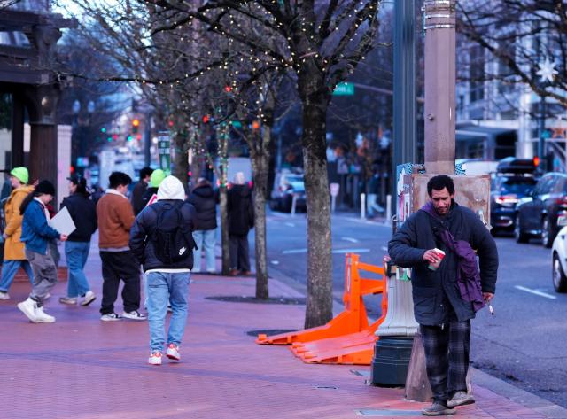 (260101) -- PORTLAND, Jan. 1, 2026 (Xinhua) -- A homeless man walks on the street in Portland, Oregon, the United States, Dec. 30, 2025. (Str/Xinhua)
