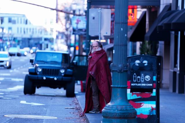 (260101) -- PORTLAND, Jan. 1, 2026 (Xinhua) -- A homeless man stands on the sidewalk in Portland, Oregon, the United States, Dec. 30, 2025. (Str/Xinhua)