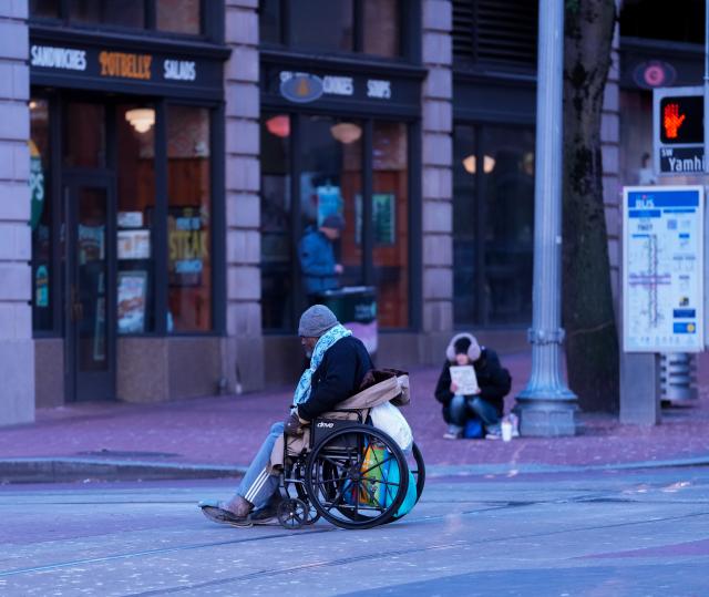 (260101) -- PORTLAND, Jan. 1, 2026 (Xinhua) -- A homeless man wanders on the street in Portland, Oregon, the United States, Dec. 30, 2025. (Str/Xinhua)